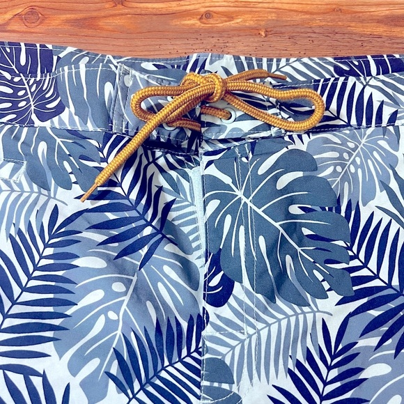 Deluth Trading Company Men’s swim trunks, floral print,good condition, size 42 - Picture 7 of 13